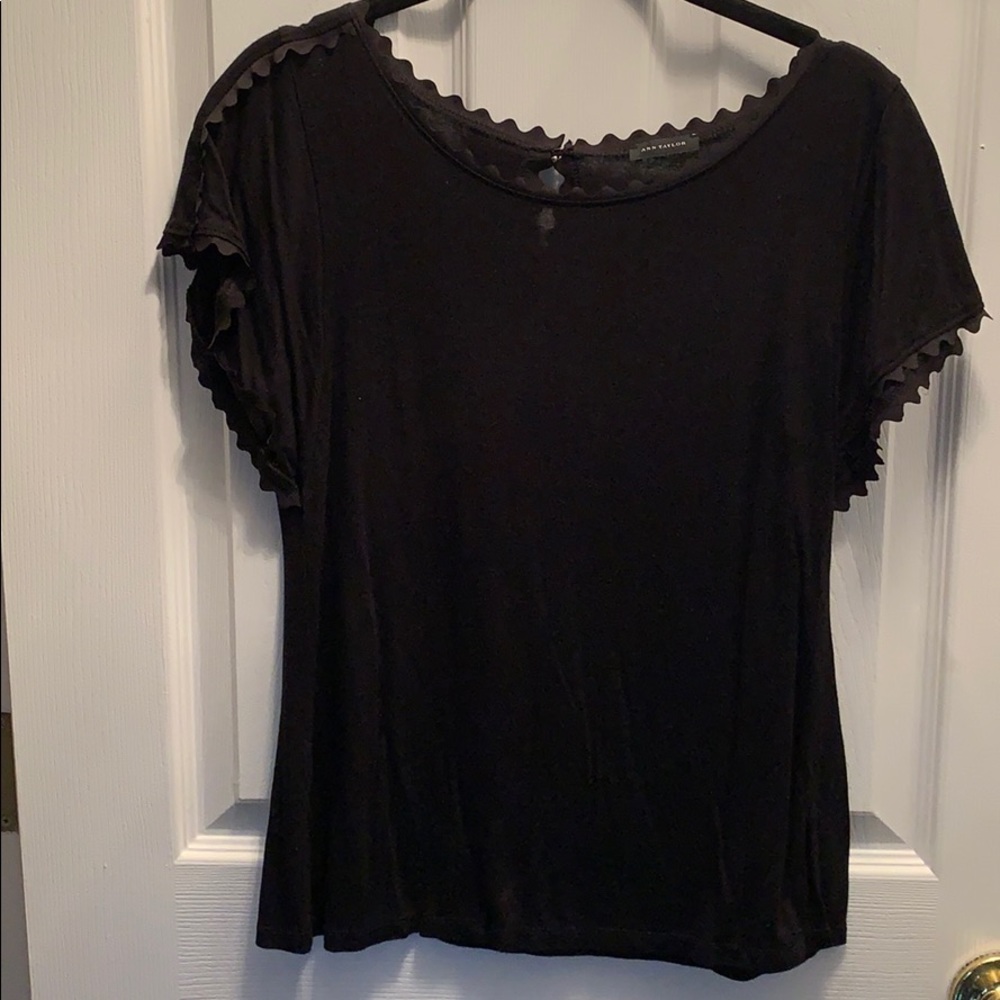 EUC Ann Taylor black ruffle edge top m, sz S